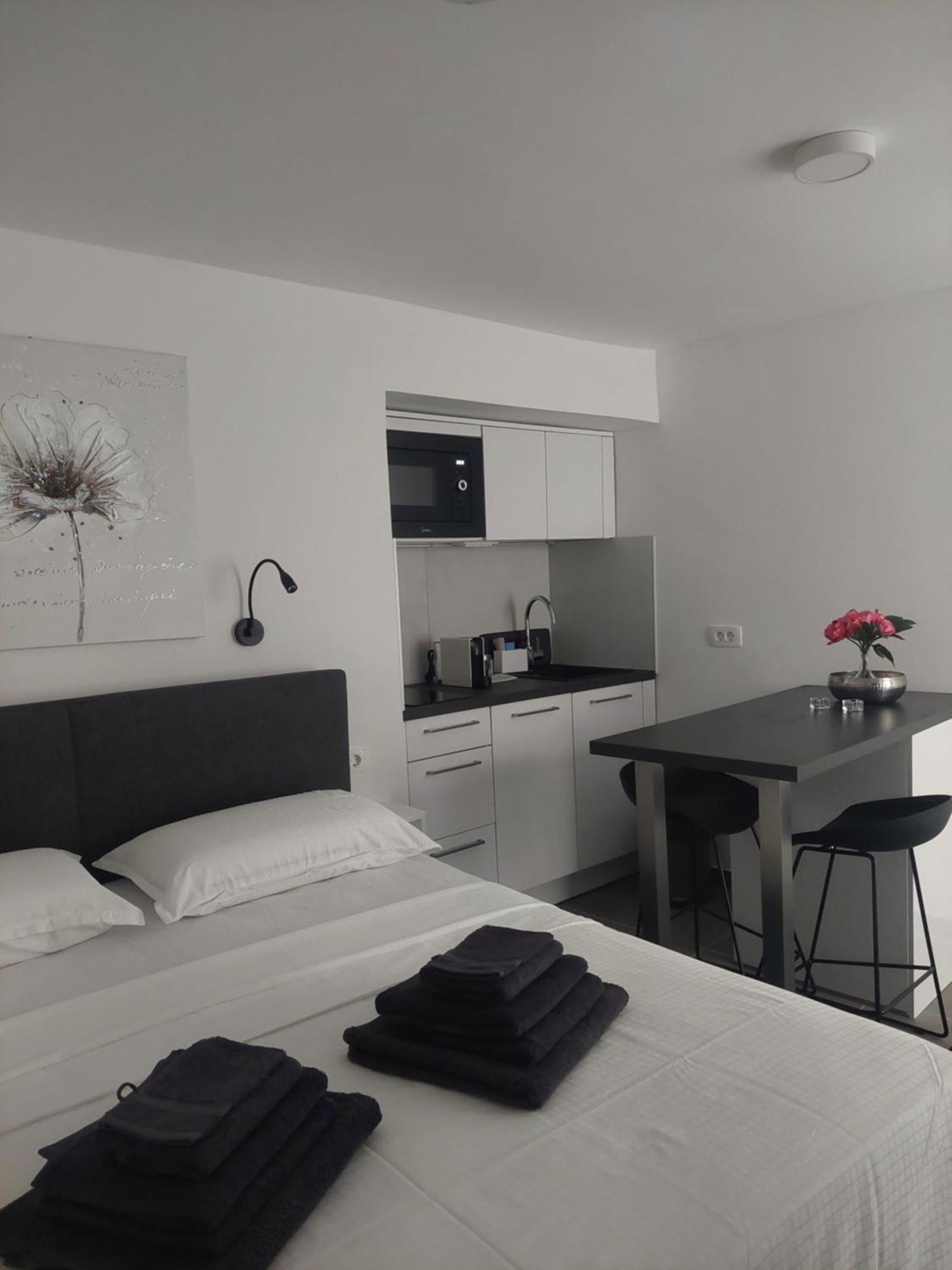 Apartments R&B Baska  Bagian luar foto